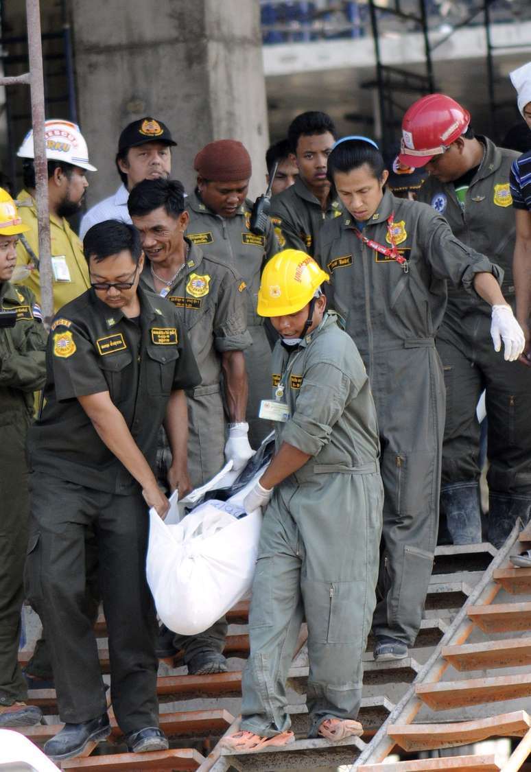Pelo menos 18 pessoas ficaram feridas na queda das vigas da constru&ccedil;&atilde;o do hospital