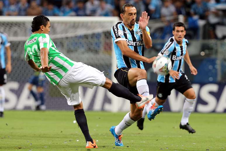 Grêmio e Atlético Nacional fizeram duelo nervoso em Porto Alegre