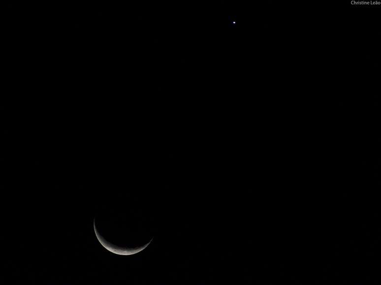 A aproximação entre Vênus e a Lua foi registrada durante a madrugada em Fortaleza, no Ceará