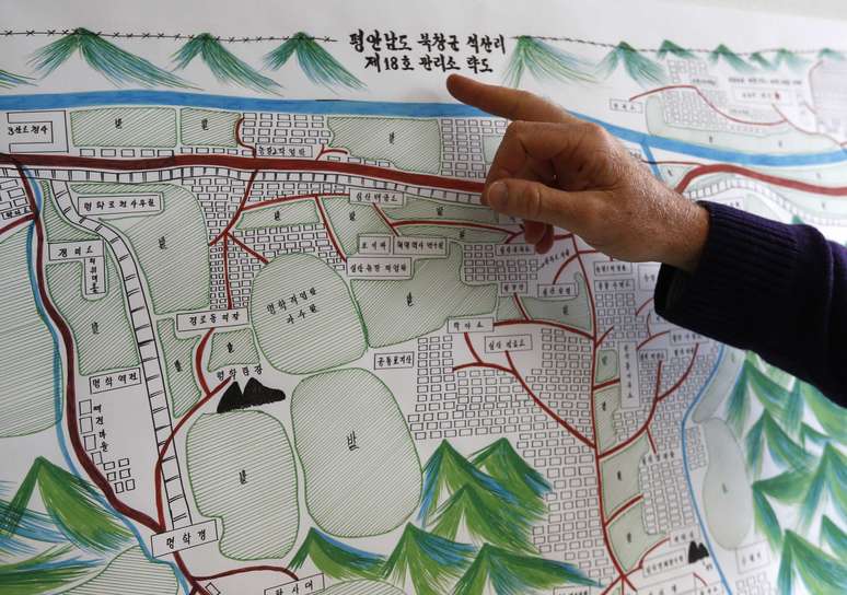 <p>Desenho descreve o campo 18 da Coreia do Norte, feito pelo ex-presioneiro e sobrevivente Kim Hye Sook, e apresentado durante o Inquérito de Direitos Humanos das Nações Unidas em Genebra</p>