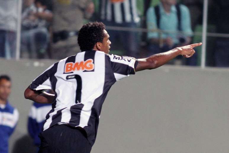 <p>J&ocirc; comemora gol de empate dos atleticanos</p>