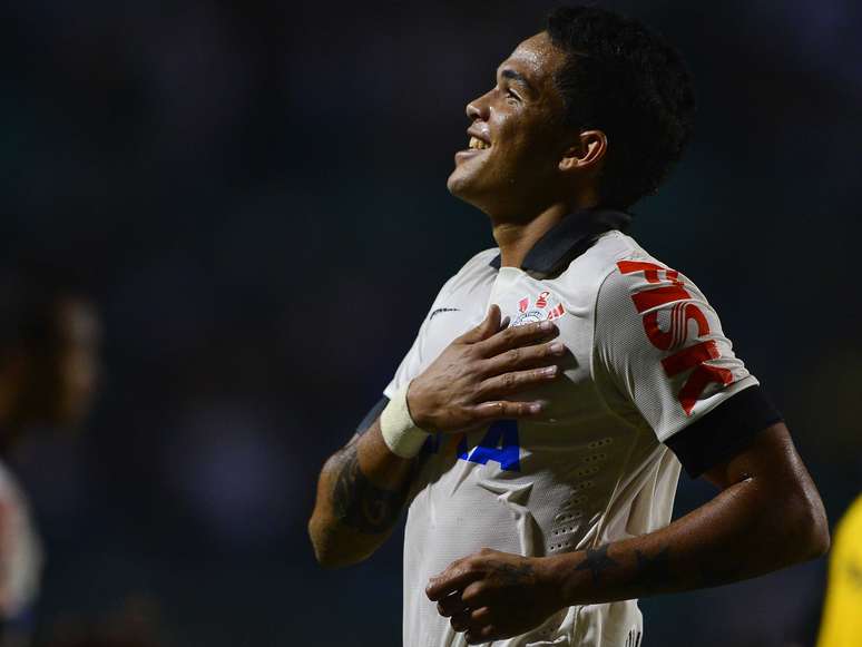 Jogador brilhou em vit&oacute;ria alvinegra nesta quarta-feira