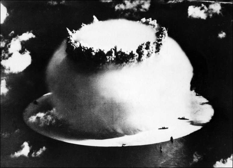 <p>Impacto foi tão violento que sobrecarregou os instrumentos de medida, indicando que a bomba de 15 megatons era muito mais forte do que os cientistas esperavam</p>