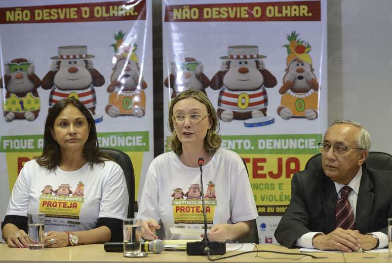 Ministra de Direitos Humanos, Maria do Rosário (centro), lança campanha ao lado de Fafá de Belém