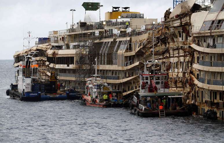 <p>Navio naufragou em 2012, na ilha de Giglio, após Schettino realizar manobra que o tombou</p>