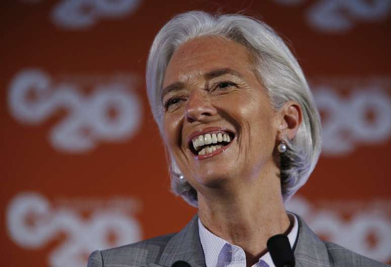 <p>Christine Lagarde, diretora do FMI, disse que não vai se afastar do cargo após ser processada em função de uma investigação em relação a época em que era ministra da França</p>