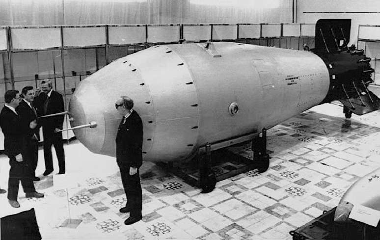 A mais poderosa bomba da União Soviética tinha o equivalente a 50 megatons de TNT e pesava 27 toneladas. Na foto, o artefato em exposição, em Moscou