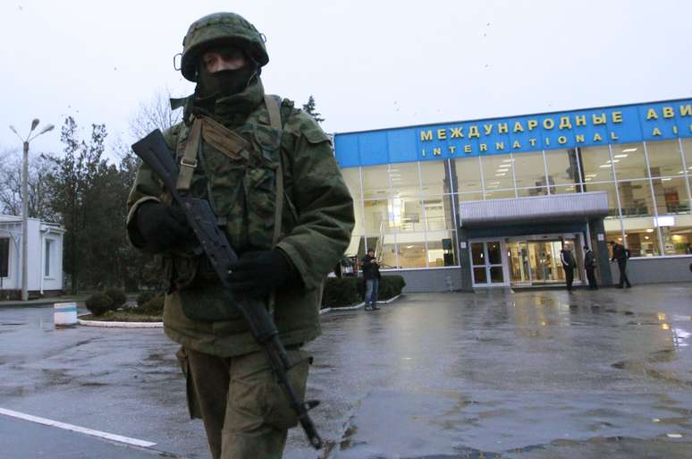 Homens armados tomaram o aeroporto de Simferopol