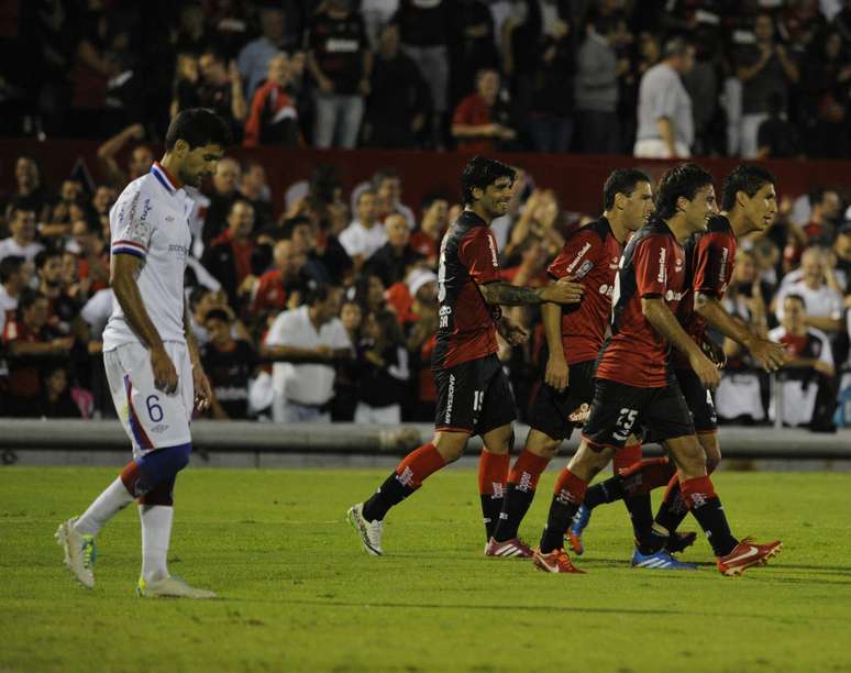 Jogadores do Newell's Old Boys festejam vitória sobre Nacional