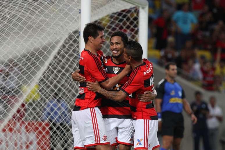 Hernane comemora o segundo gol do Flamengo na partida
