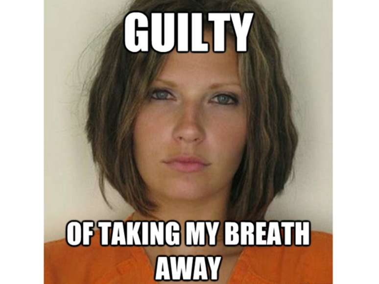 A foto prisional de Meagan Simmons, 28 anos, virou meme na Internet e pode mudar a vida da jovem detida por dirigir alcoolizada na Flórida, Estados Unidos
