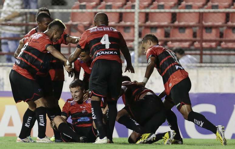 Jogadores do Ituano comemoram liderança na chave do Corinthians