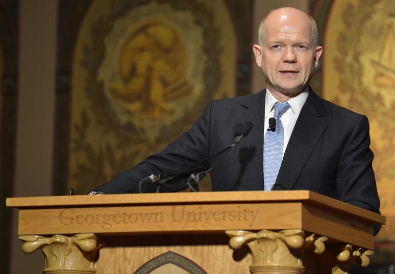 O Secretário de Relações Exteriores britânico, William Hague, disse neste sábado que a ação russa é um "potencial grave ameaça" à soberania da Ucrânia