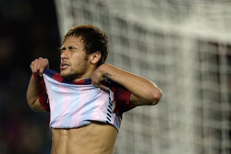 <p>Neymar lamenta chance desperdiçada contra o Almería</p>