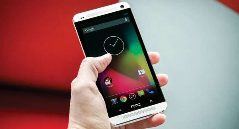 <p>2º - HTC One Google Edition - É o melhor aparelho com Android no momento. Tem o mesmo design dos smartphones que utilizam o software da HTC, mas tem uma versão limpa do Android, sem funções extras desnecessárias</p>