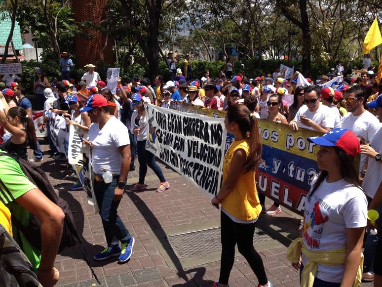 <p>Uma marcha pacífica foi realizada nas cidades de Chacao, Baruta e Sucre, região metropolitana de Caracas, neste domingo, 2 de março</p>