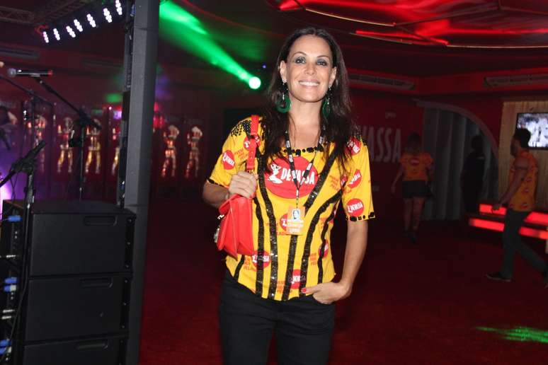 Carolina Ferraz no camarote Devassa no Rio de Janeiro