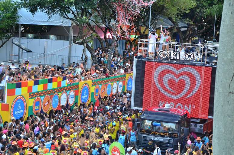 Cheiro de Amor arrastou multid&atilde;o pelas ruas de Salvador