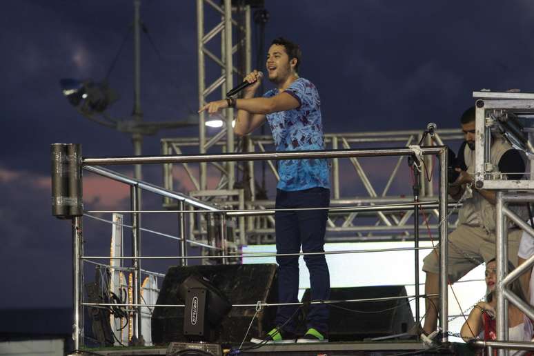 <p>A banda Jammil e Uma Noites fez mais uma apari&ccedil;&atilde;o no Carnaval baiano, nesta segunda-feira, no Circuito Barra-Ondina. Veja fotos do trio el&eacute;trico do conjunto:</p>