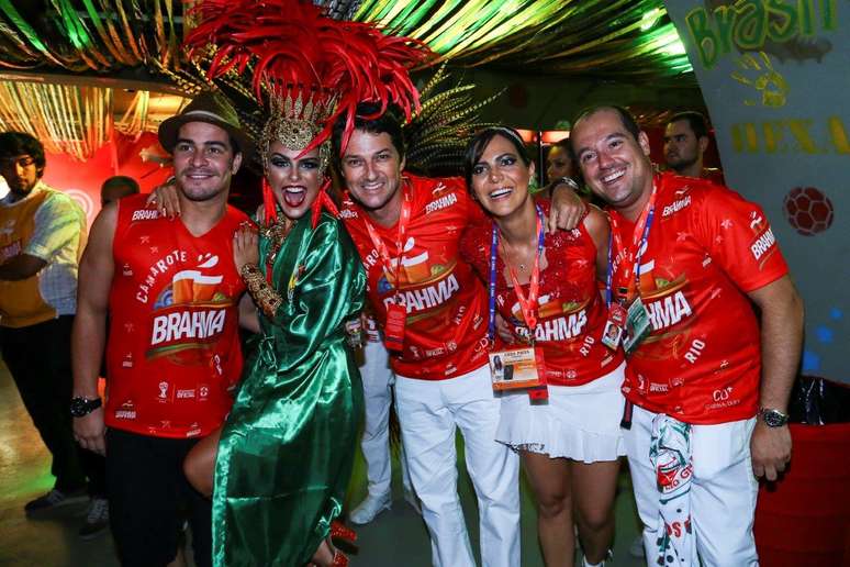 Thiago Martins, Paloma Bernardi e Marcelo Serrado no camarote Brahma no Rio de Janeiro