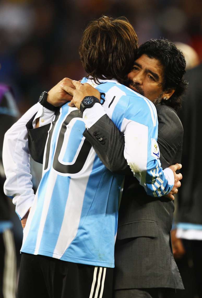 Messi e Maradona estiveram juntos na Argentina em 2010