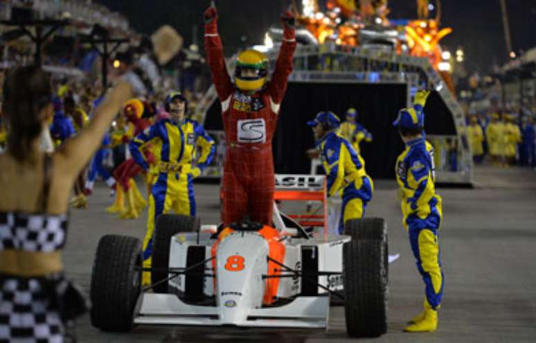 <p>Homenagem a Ayrton Senna fechou Carnaval carioca</p>