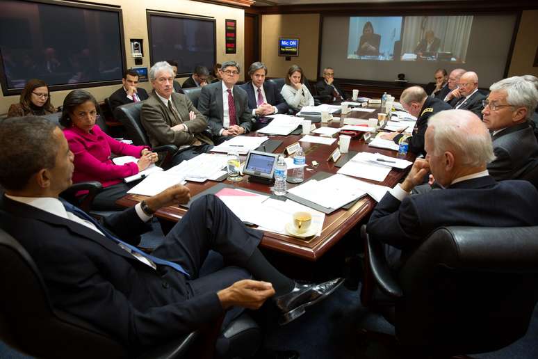 Foto divulgada pela Casa Branca mostra o presidente Barack Obama em reunião com o Conselho de Segurança Nacional, na Situation Room, para discutir a crise na Ucrânia