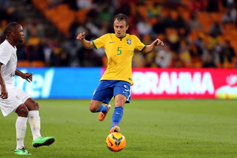 <p>Rafinha foi titular da Seleção contra a África do Sul</p>