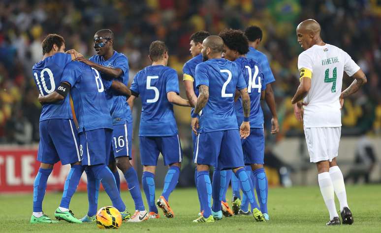 Em último amistoso antes da convocação para a Copa do Mundo de 2014, Brasil venceu África do Sul por 5 a 0, com três gols de Neymar