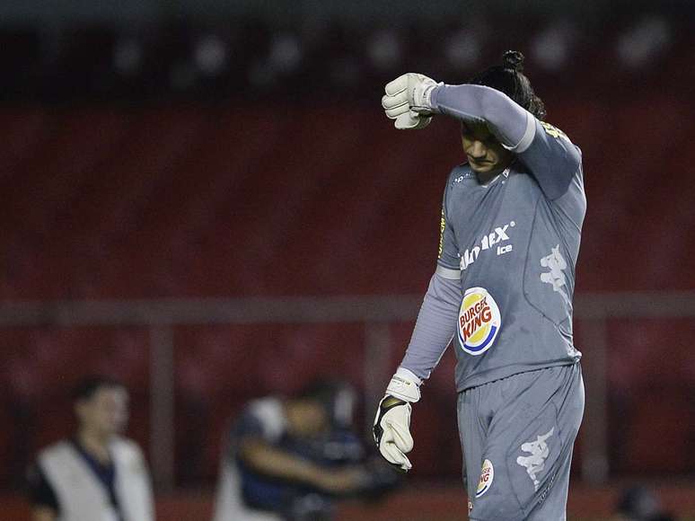 Goleiro Felipe Alves foi provocado pela torcida do São Paulo após sucessivos erros na saída de bola