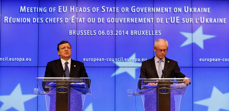 <p>José Manuel Barroso e presidente do Conselho europeu, Herman Van Rompuy, durante encontro na Bélgica que reuniu chefes de Estado e de governo da União Europeia</p>