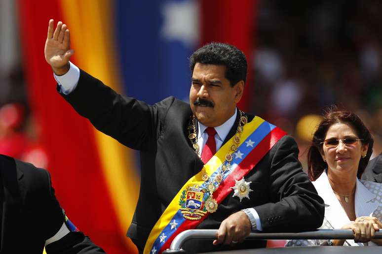 <p>Presidente venezuelano, Nicolás Maduro, durante desfile militar que marcou um ano da morte de Hugo Chávez, em 05 de março</p>