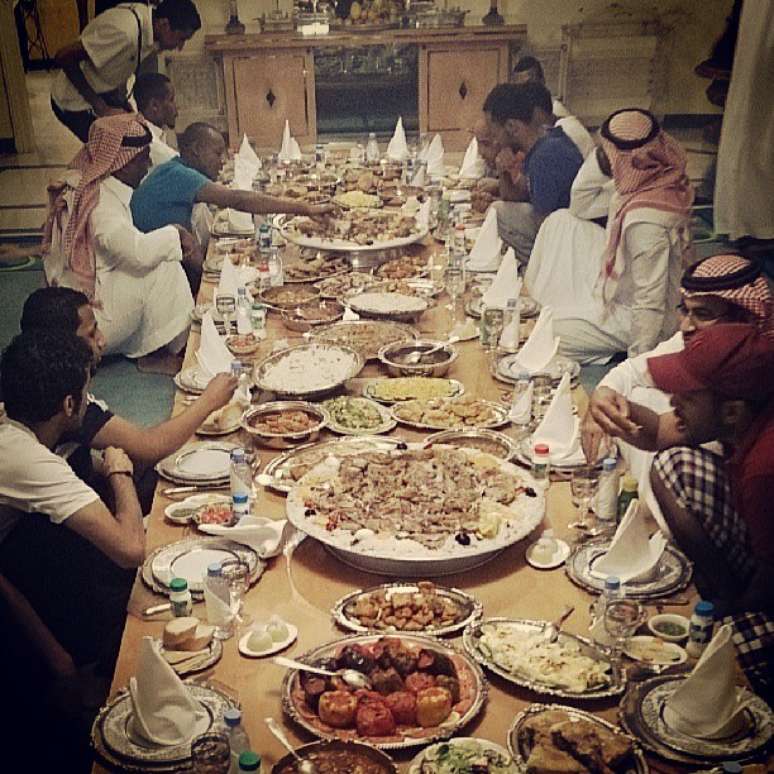 Carlos Schwanke participa de jantar t&iacute;pico &aacute;rabe