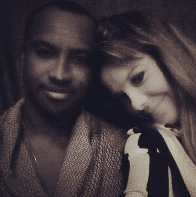 Atriz fez declara&ccedil;&atilde;o p&uacute;blica de amor ao noivo