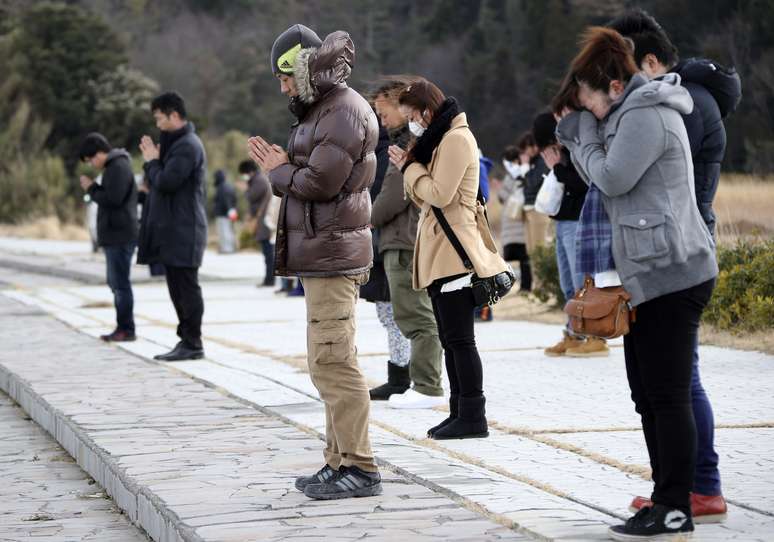 Manifestantes antinucleares soltaram balões e fizeram um minuto de silêncio em homenagem às vítimas de 11 de março de 2011 no Japão. Nos balões é possível ler "Fukushima retornará"