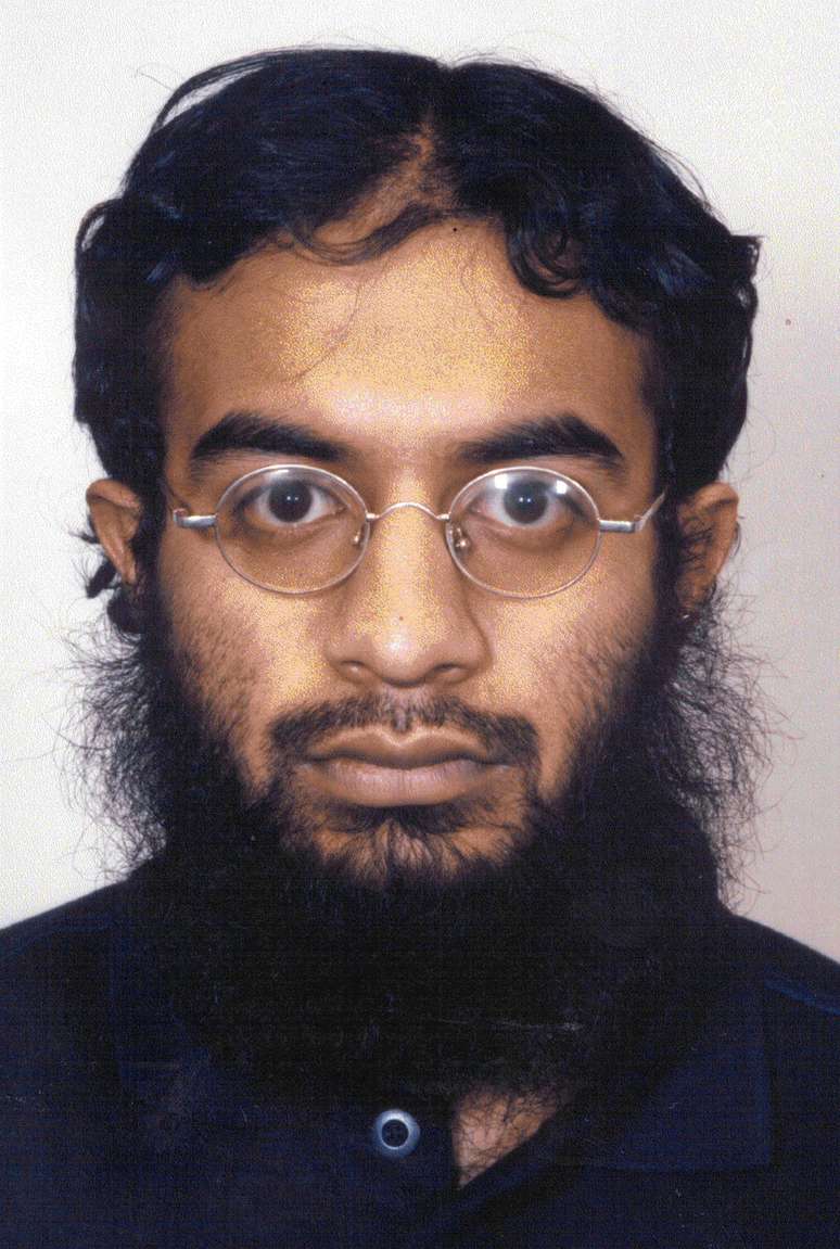 Esta foto sem data foi lançada pela polícia metropolitana de Londres em 2005, quando Saajid foi sentenciado e preso por conspirar explodir bomba em voo de Paris a Miami, em 2001