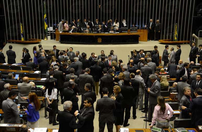 Deputados aprovam comissão da Petrobras