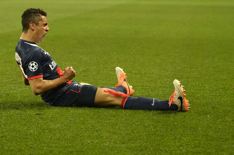 Brasileiro Marquinhos comemora gol na partida que garantiu a classificação do PSG às quartas de final da Liga dos Campeões