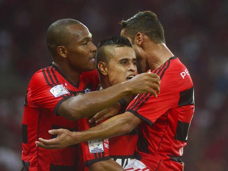 Everton fez os dois gols do Flamengo no Maracanã