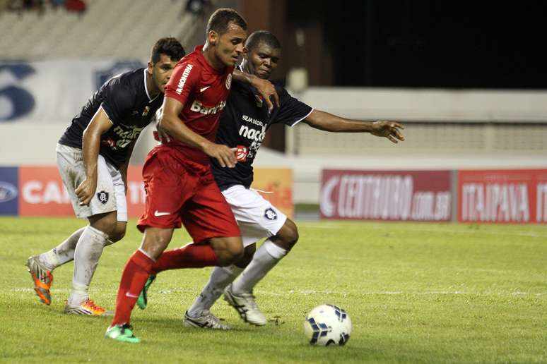 Time comandado por Abel Braga massacrou o Remo fora de casa