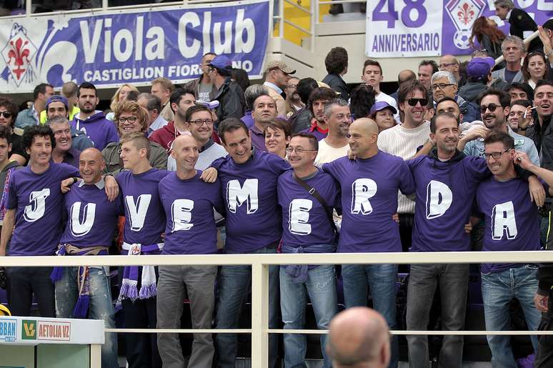 <p>Torcida da Fiorentina nutre ódio da Juventus desde temporada 1982, quando acusações de "máfia" em título do rival após erros de arbitragem no último minuto impediram tri da Viola no Italiano</p>