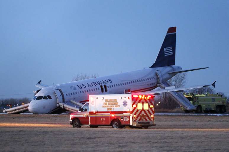 Aeronave da US Airways ficou parada na pista após falha no trem de pouso