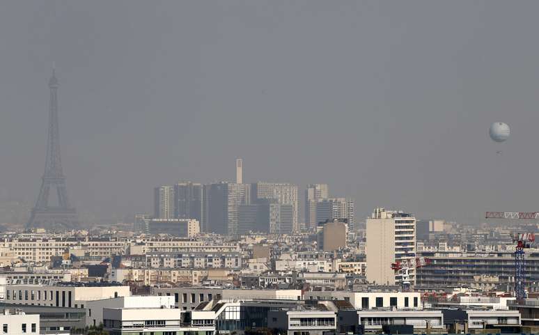 Segundo o Ministério do Meio Ambiente da França, a poluição chegou a níveis críticos especialmente pelo clima