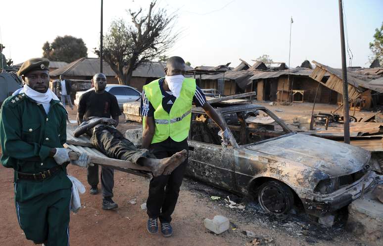 Mais de 300 vítimas foram enterradas em valas coletivas em vila da Nigéria, em janeiro de 2010. Choque violento em Kuru Karama, a 30 km de Jos Township, Estado de Plateau, chacina terminou após quatro dias de confrontos inter-religiosos 