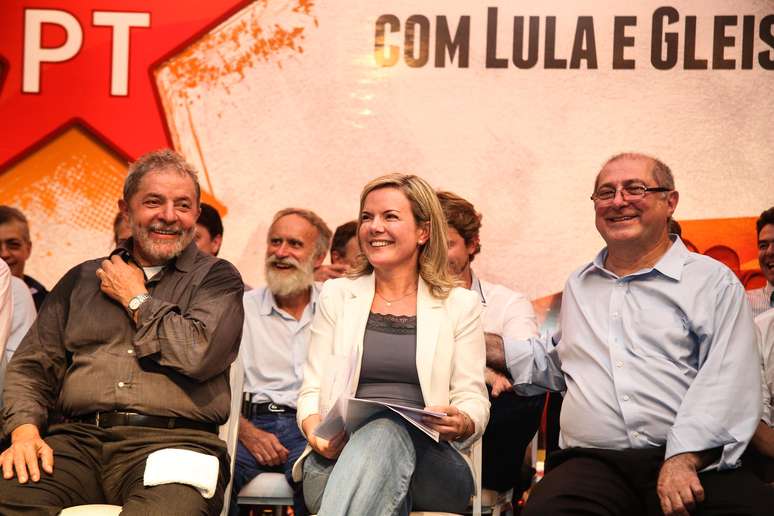 Além do presidente Lula, o ministro das Comunicações, Paulo Bernardo, marido de Gleisi, compareceu ao ato
