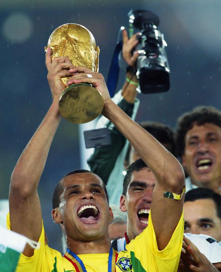 <p>Rivaldo teve como auge na Seleção Brasileira a conquista do pentacampeonato em 2002 </p>