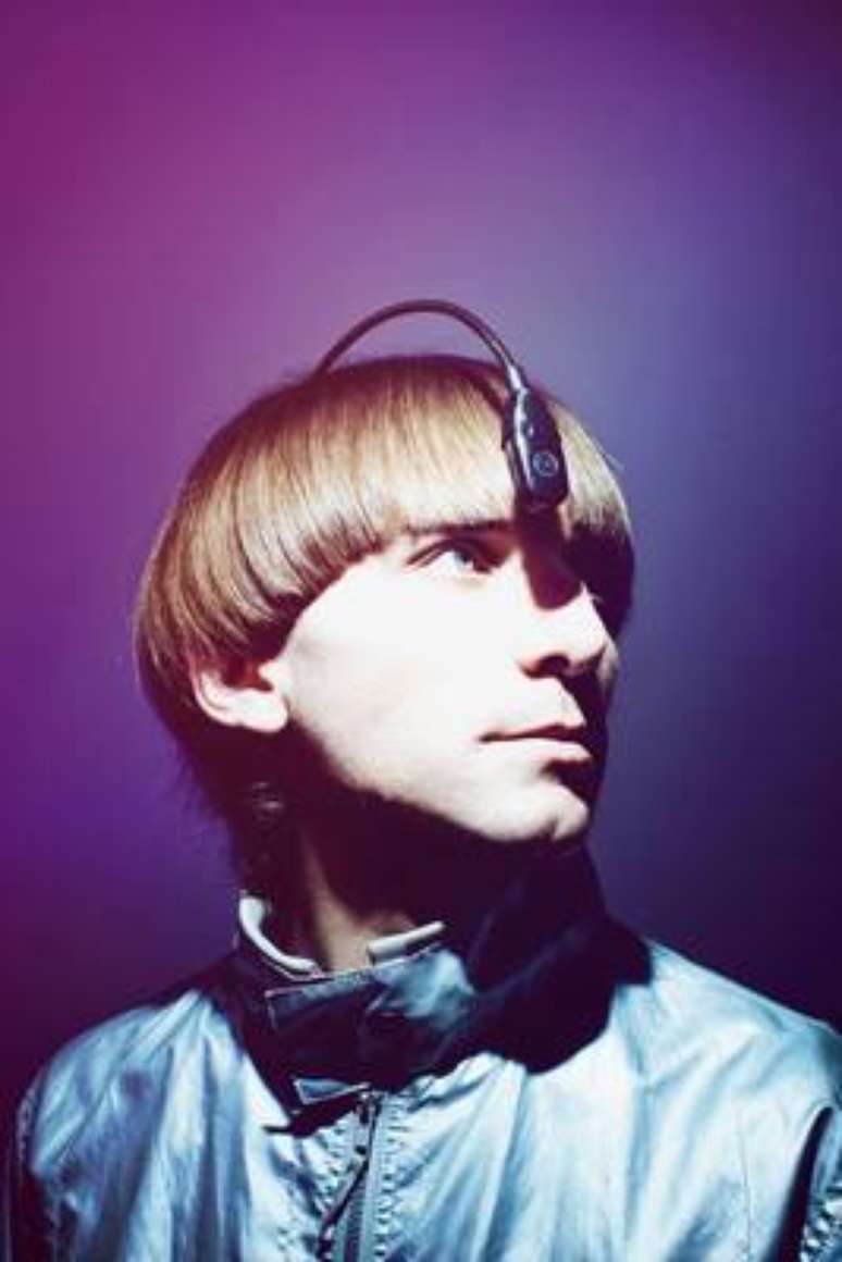 Neil Harbisson é portador de Acromatose, uma síndrome rara que o deixa ver apenas em preto e branco