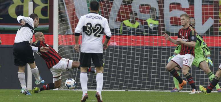 Casano marca para o Parma em vit&oacute;ria contra o Milan