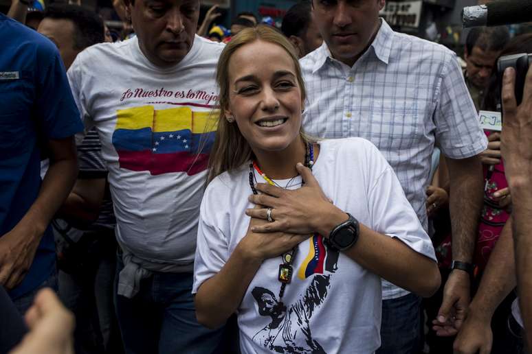 <p>Lilian Tintori, esposa do líder da oposição Leopoldo López preso em 18 de fevereiro, participou do protesto</p>
