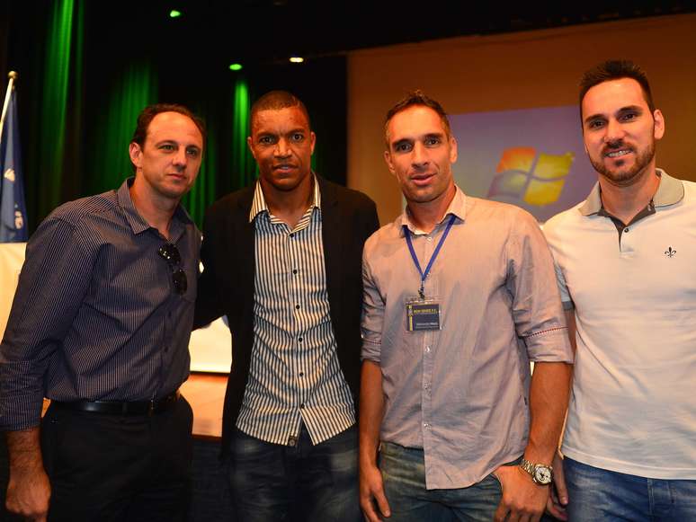 Goleiros, Rogério Ceni, Dida, Fernando Prass e Roberto posam durante reunião do Bom Senso